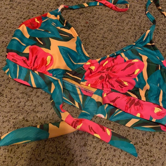 Women’s Tie-front halter bralette bikini top - Picture 3 of 6